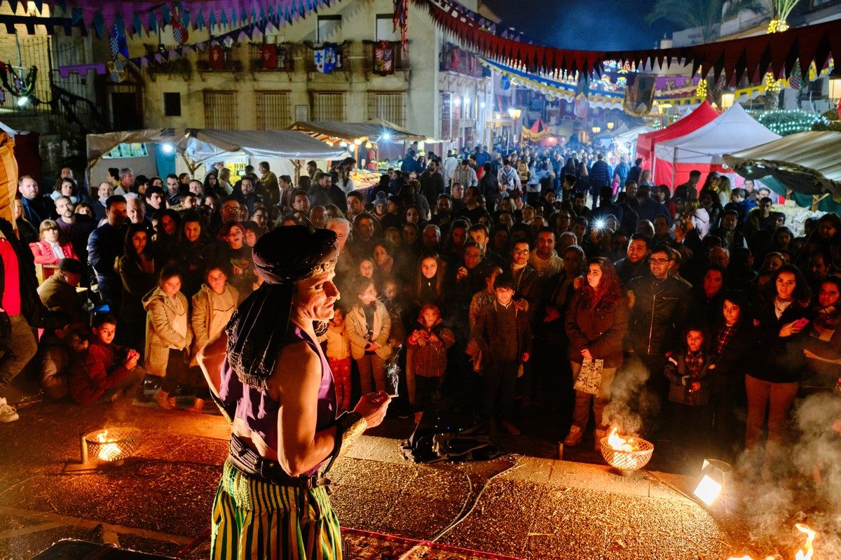 Malabares de fuego en la plaza Malabares de fuego en la plaza
